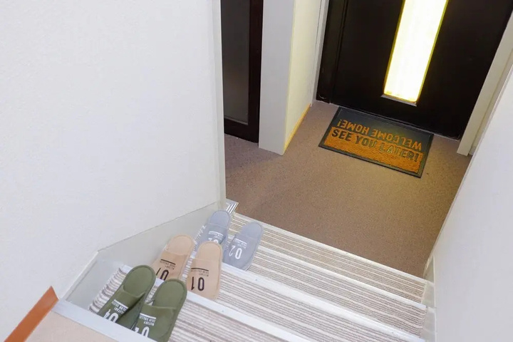Room 12 of 19