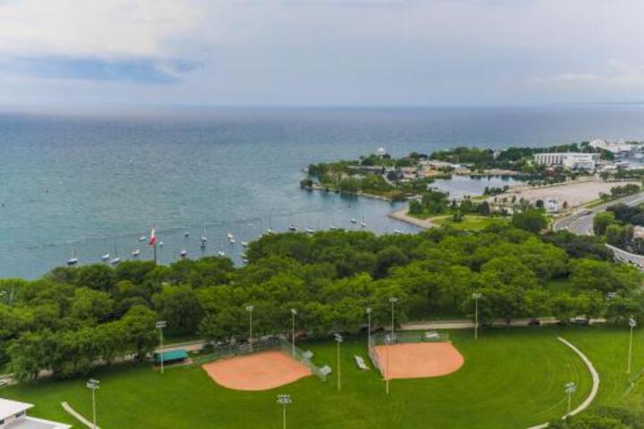 Photo of Gorgeous Downtown Oasis With Lake Views & Parking