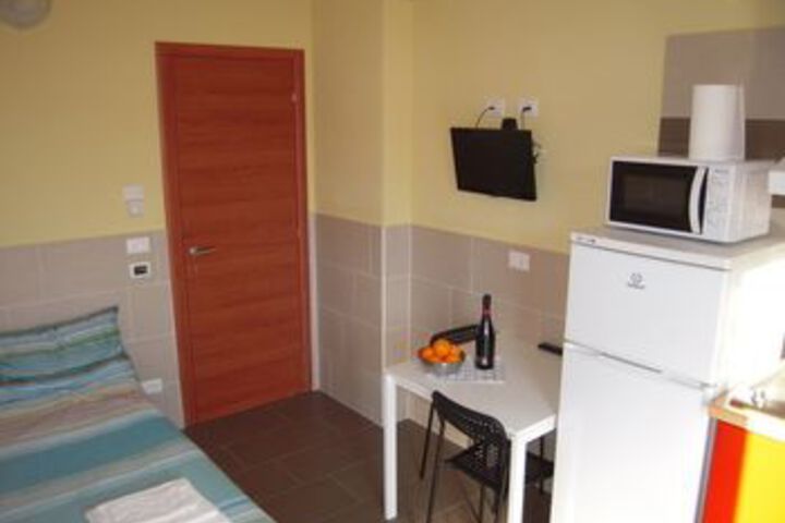 Room 9 of 16