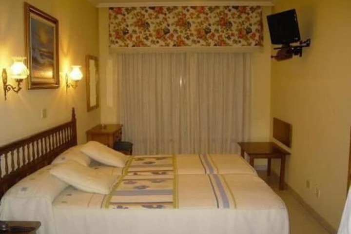 Room 7 of 18
