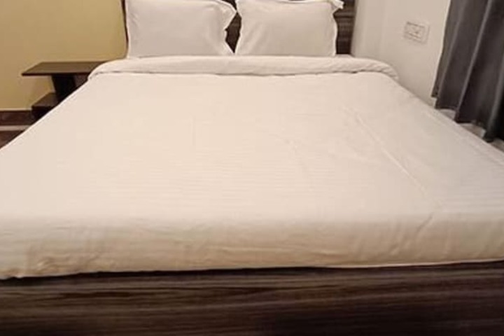 Room 9 of 19