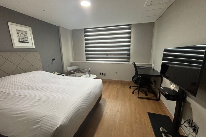 Room 10 of 24