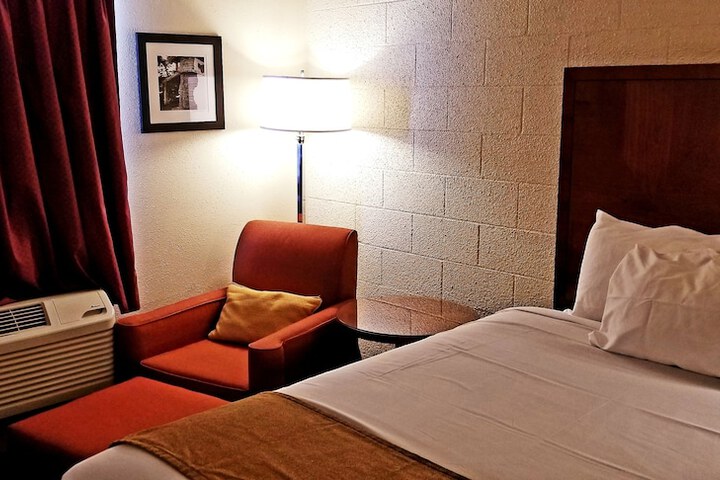Room 4 of 20