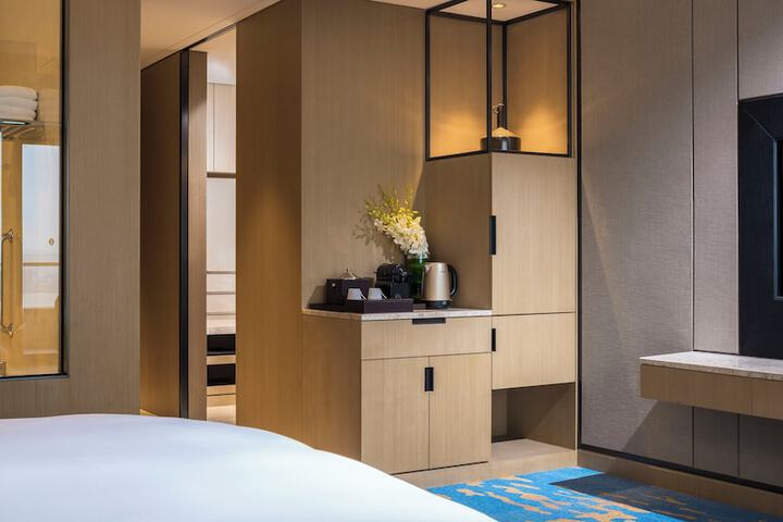 Room 15 of 97