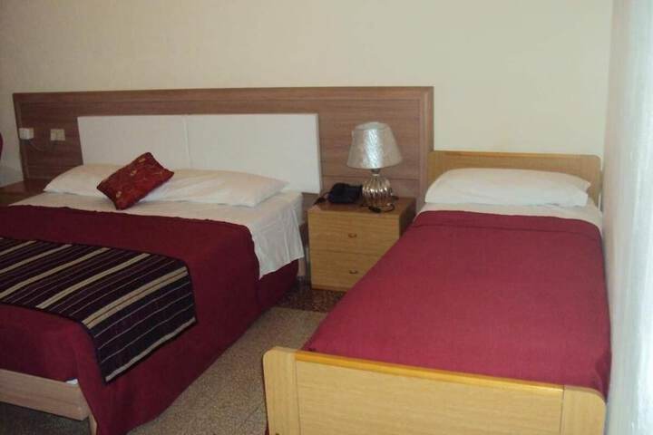 Room 9 of 37