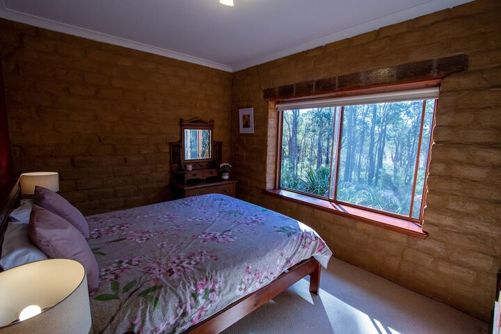 Room 18 of 93