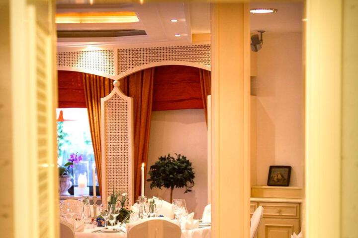 Ballroom/Hall 19 of 23