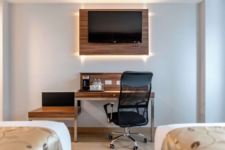 Standard Double Bed (7 of 15)