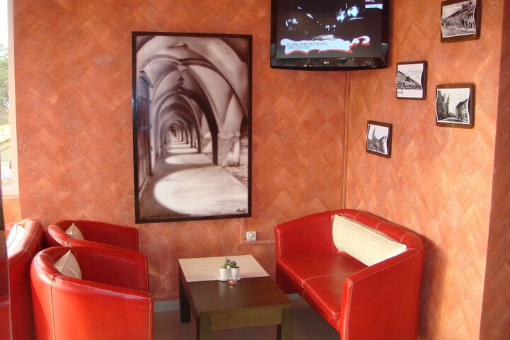 Lounge 18 of 22