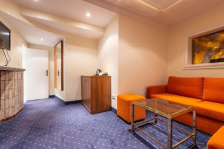 Room 20 of 32