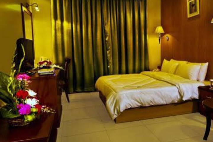 Room 3 of 8