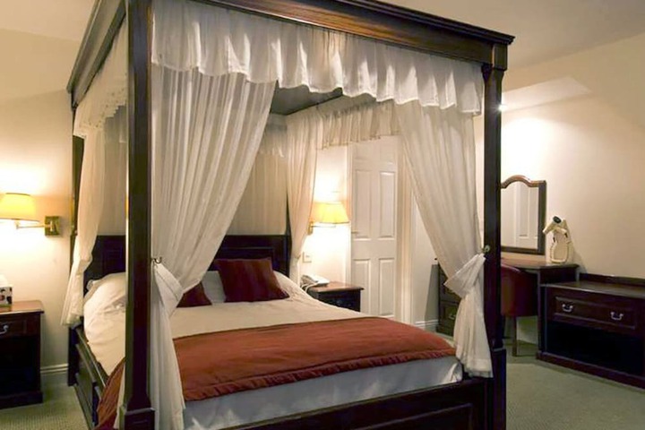 Room 3 of 48