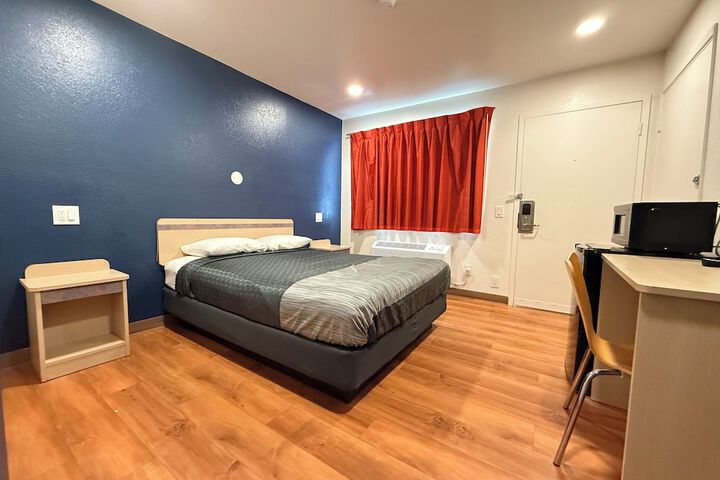 Room 9 of 24