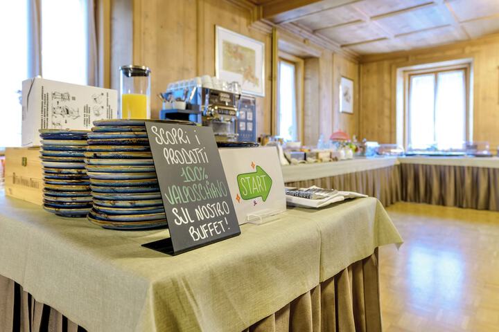 Dining 16 of 25