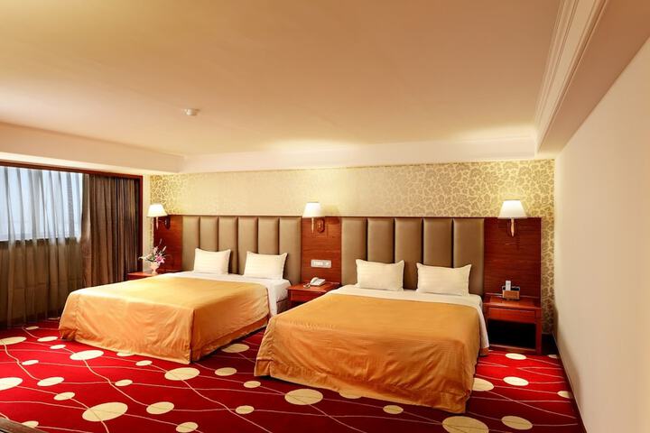 Room 5 of 81