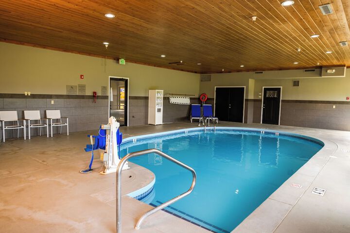 Hotel with Pool