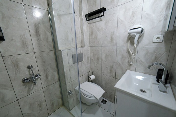 Room 83 of 121