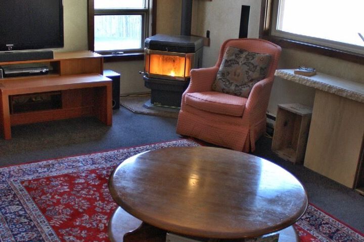 Lounge 19 of 68
