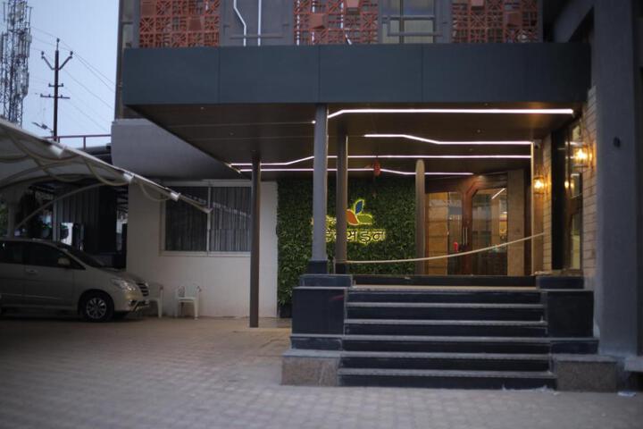 Hotel StatusInn