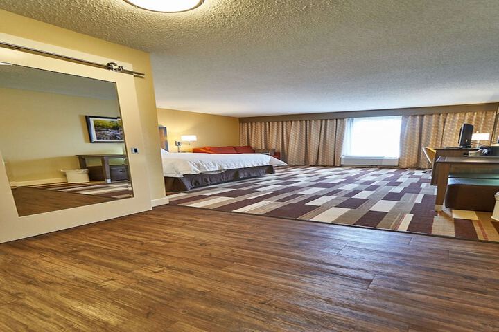 1 King Bed with Refrigerator, Microwave (6 of 33)