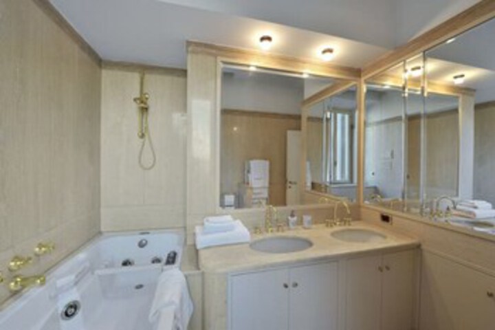 Room 5 of 28