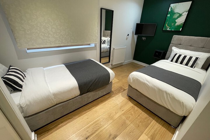 Room 60 of 296