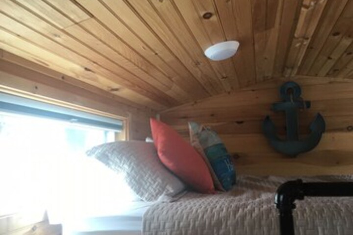 Room 44 of 204