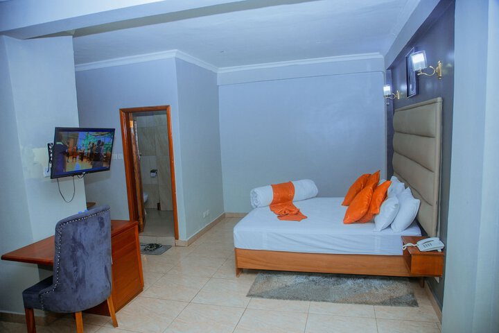 Room 7 of 66