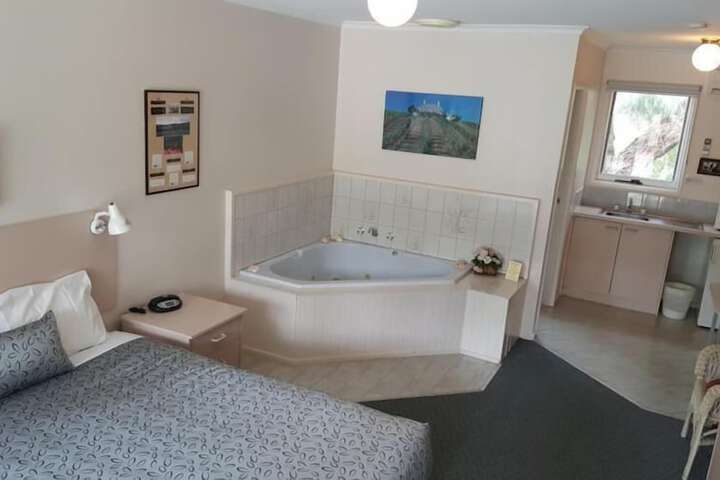 Room 33 of 46