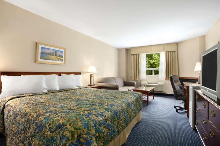 1 King Bed (6 of 14)