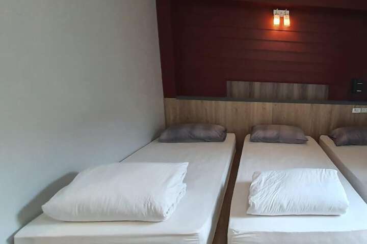 Room 16 of 94