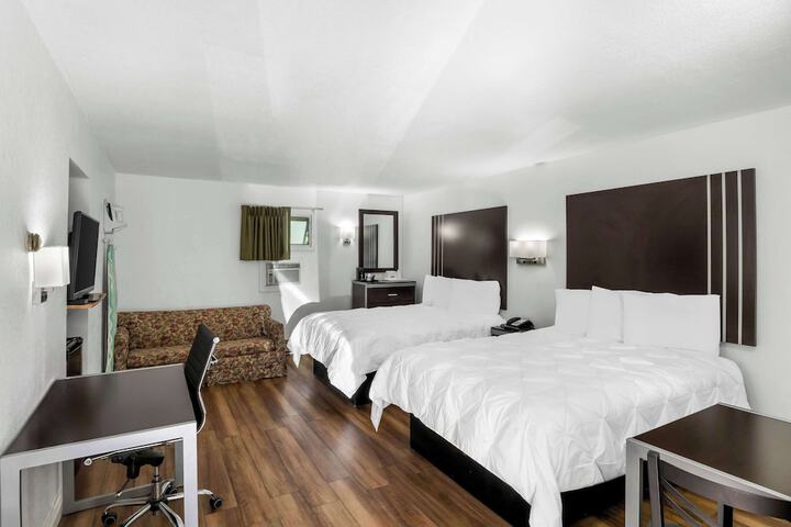 1 King Bed (14 of 18)
