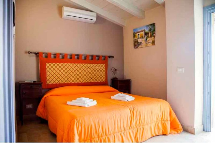 Room 5 of 32