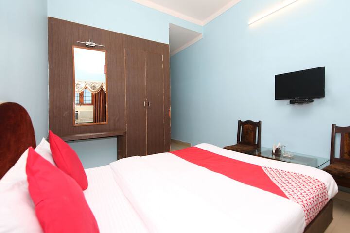 Room 11 of 24