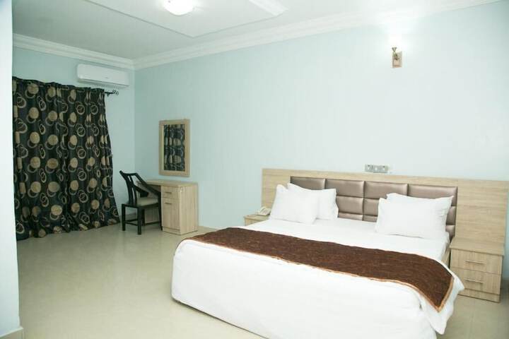 Room 11 of 35