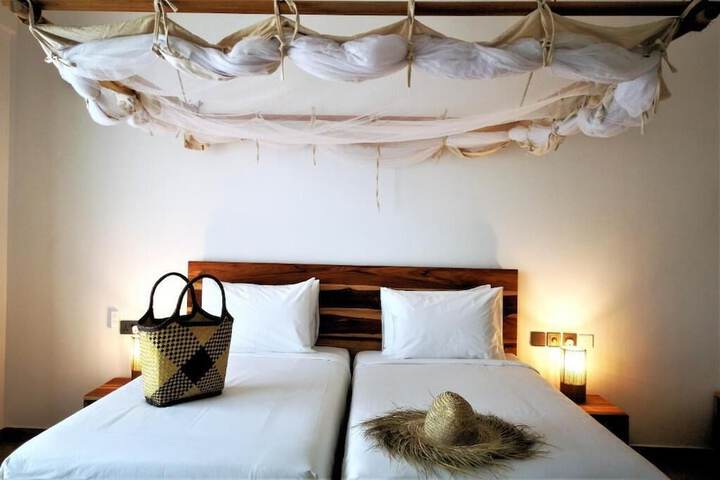 Room 2 of 8