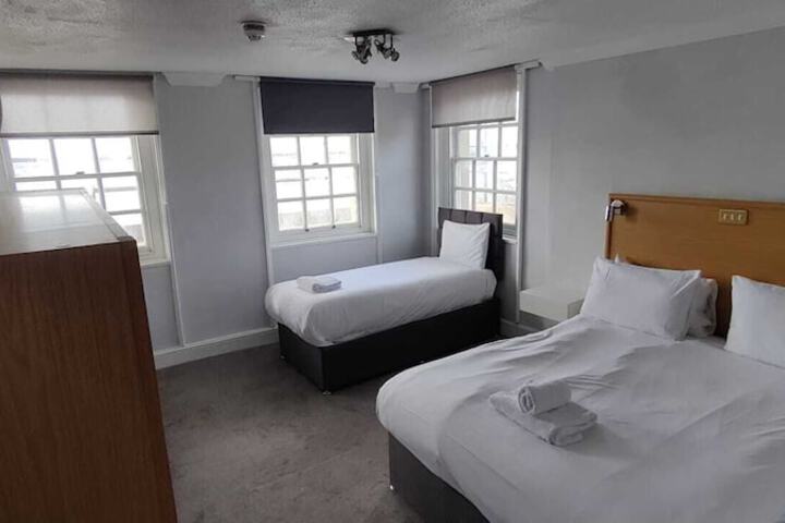 Room 46 of 89
