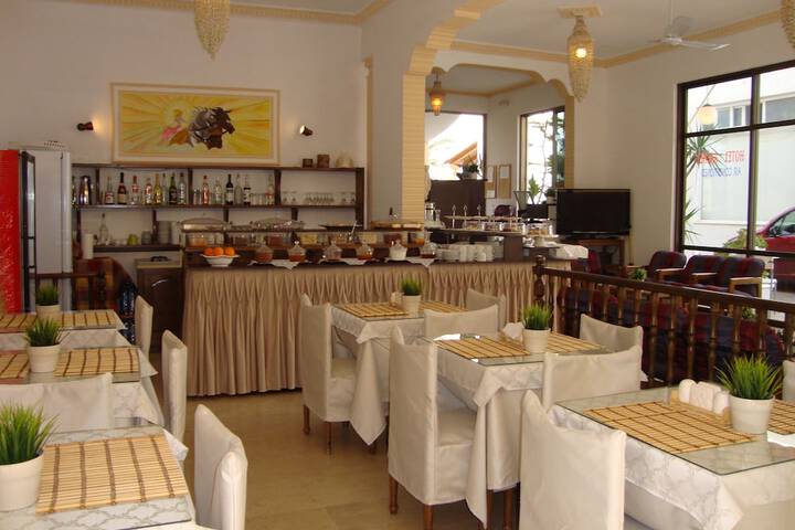 Breakfast area