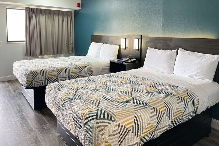 2 Double Beds (1 of 16)