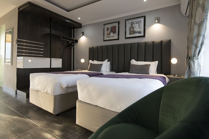 Room 8 of 94