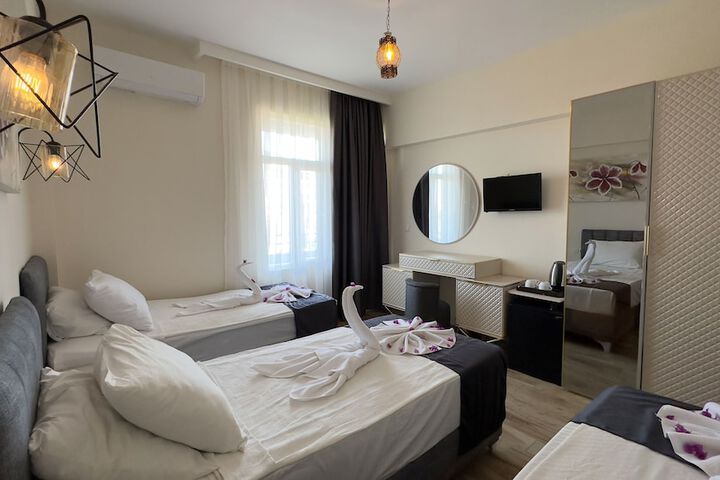 Room 8 of 27