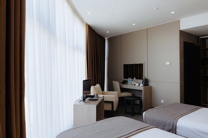 Room 53 of 80