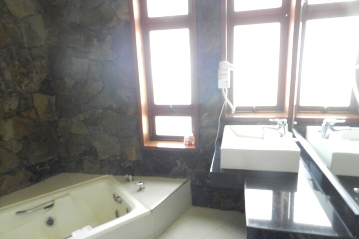 Room 40 of 70