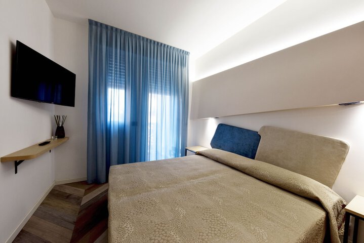 Room 12 of 70