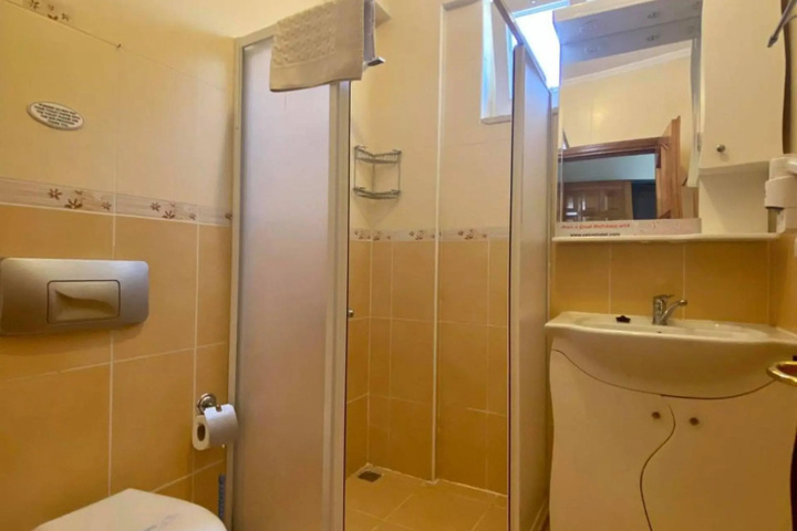 Room 8 of 21