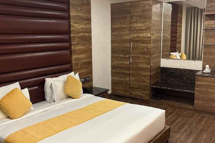 Room 9 of 20