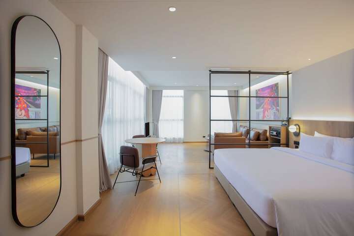 Room 123 of 180