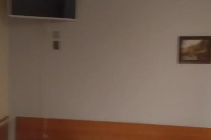 Room 5 of 18