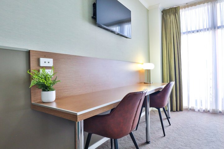 Room 10 of 38