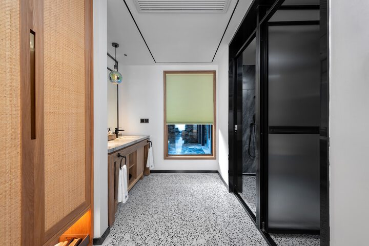 Room 14 of 40